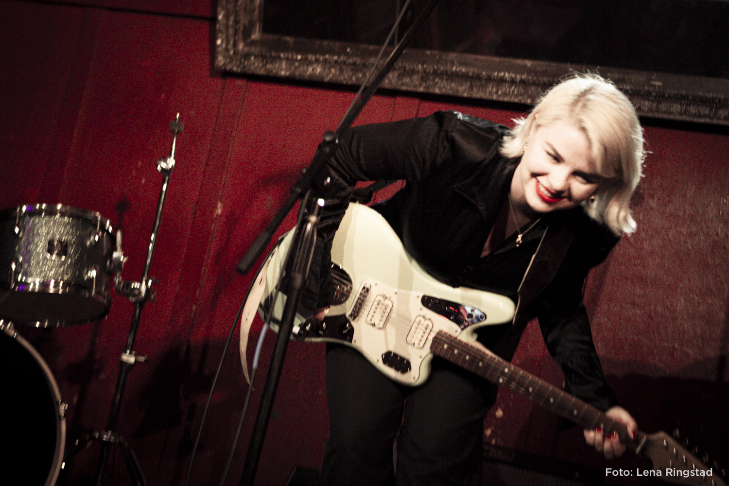 Amanda Fondell, Live on stage in Los Angeles